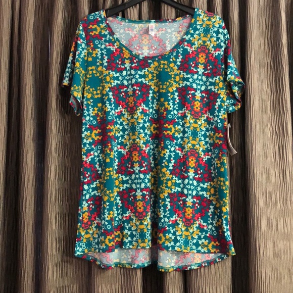 BNWT LuLaRoe Classic Tee - Picture 1 of 2